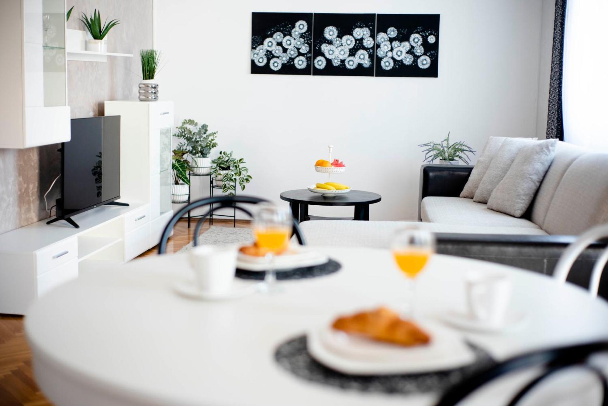 Apartman Karla Sinj Exterior foto
